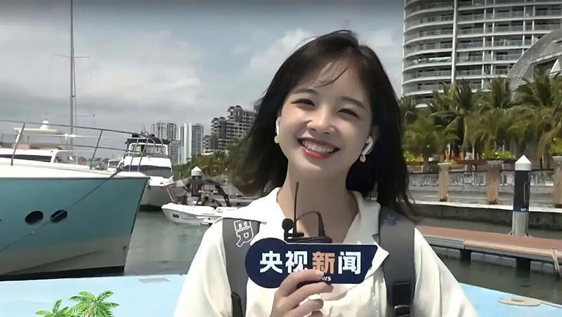 央视记者王冰冰,晒高温割草照,被意图不轨网友曝离婚