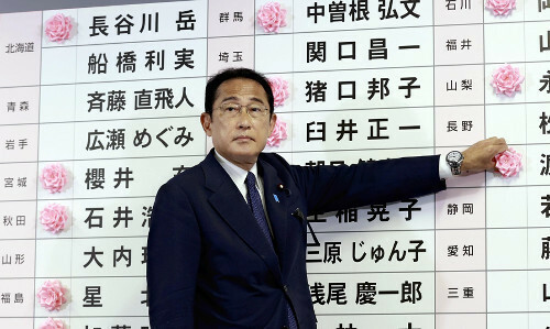 岸田首相在数月内改组内阁和党的高层架构浮出水面