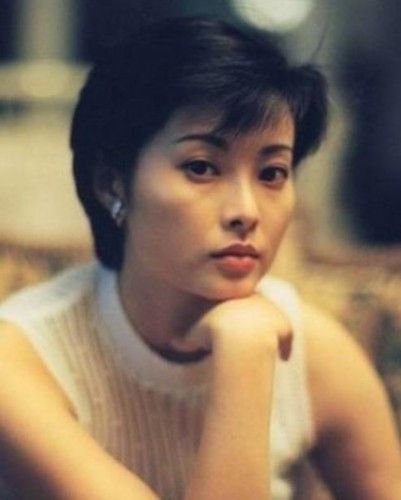 47岁经历三段婚姻演员诗人外国友人网友袁立也太双标了