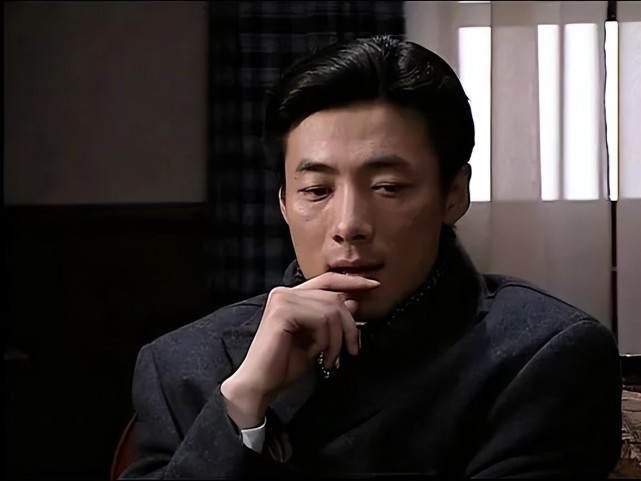 其实,早在2003年,祖峰就已经与姜伟合作过电视剧《沉默的证人,5年