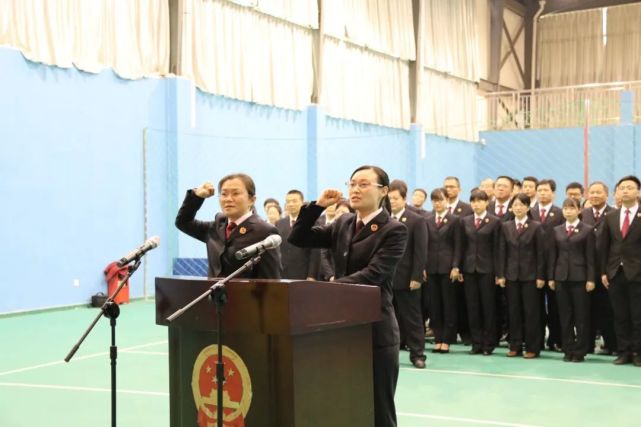 从检14年,她积极参加全市青年公诉人各项业务练兵,在赛中学,在学中赛