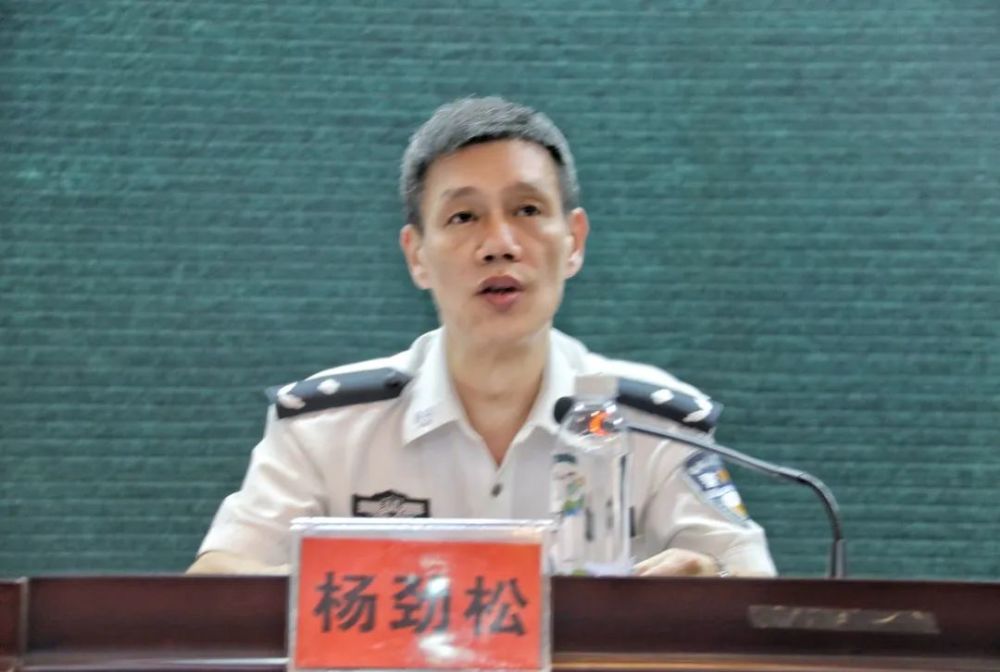 副局长肖海文,炼钢集团副总经理谢集祥,钢城分局党委书记,局长杨劲松
