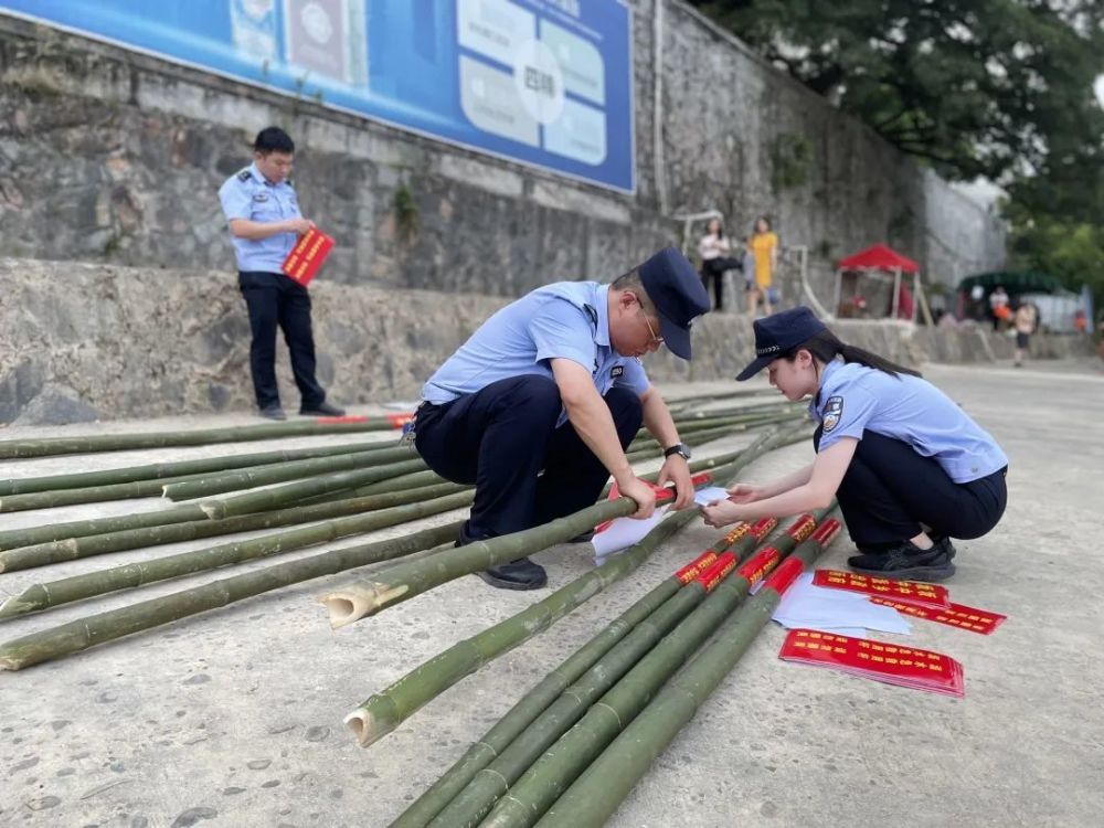 关键时刻可以救命福安公安定点投放100余根防溺水救生竹竿