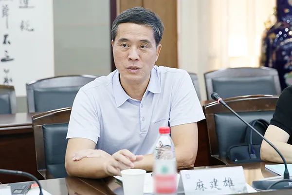 区商业联合会会长麻建雄表示,希望汉阳区检察院继续发挥好法治的经济