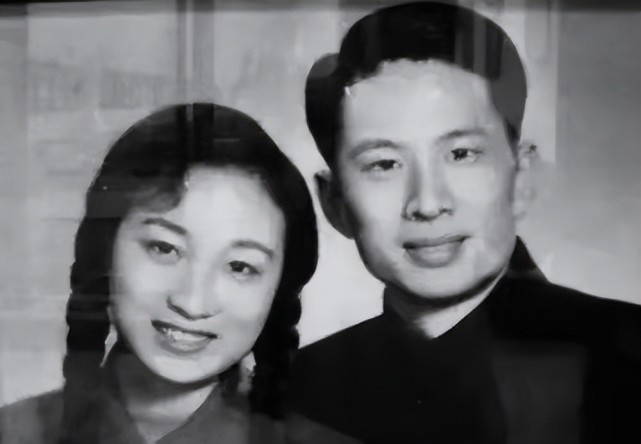 演员冯喆出生名门望族,49岁自杀,为何妻子死后不愿与他合葬
