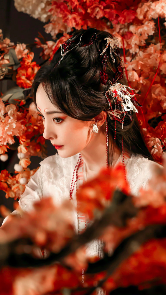 古风美人壁纸杨幂狐妖小红娘的妆扮媚中又带霸气