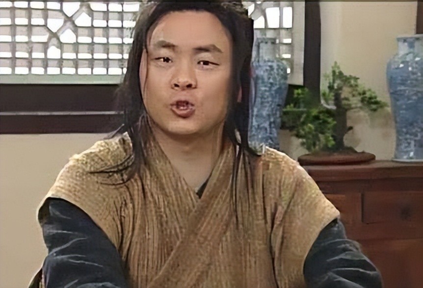 佟湘玉的弟弟佟石头对祝无双一见钟情,佟湘玉在当时名义上是寡妇,因为