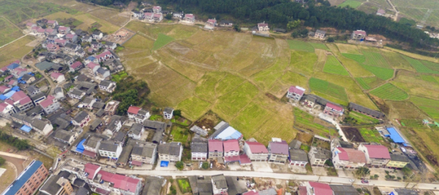 地处溆浦县东南部,东抵淘金坪乡,南连统溪河乡,西靠卢峰镇,北邻卢峰镇