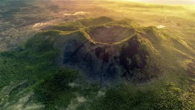 中国境内的十大火山,很多人其实就住在"超级火山"旁边