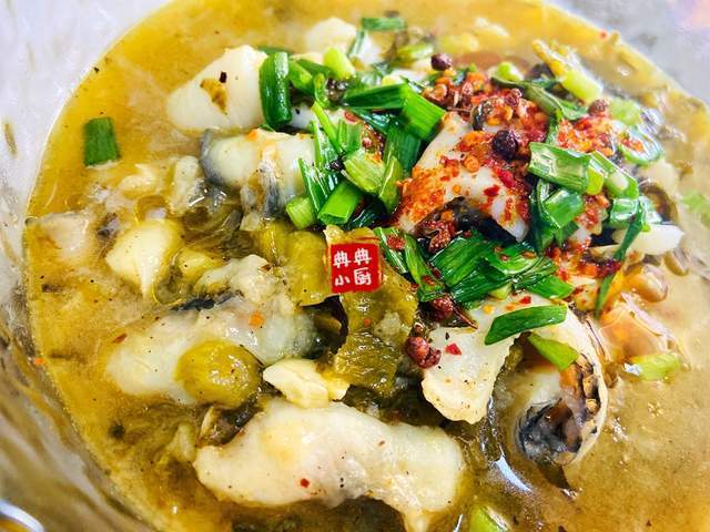 天再热,酸菜鱼也能让我多吃一碗米饭,真的很下饭