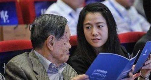 翁帆终于不再沉默,大胆地说出当年28岁的她嫁给82岁