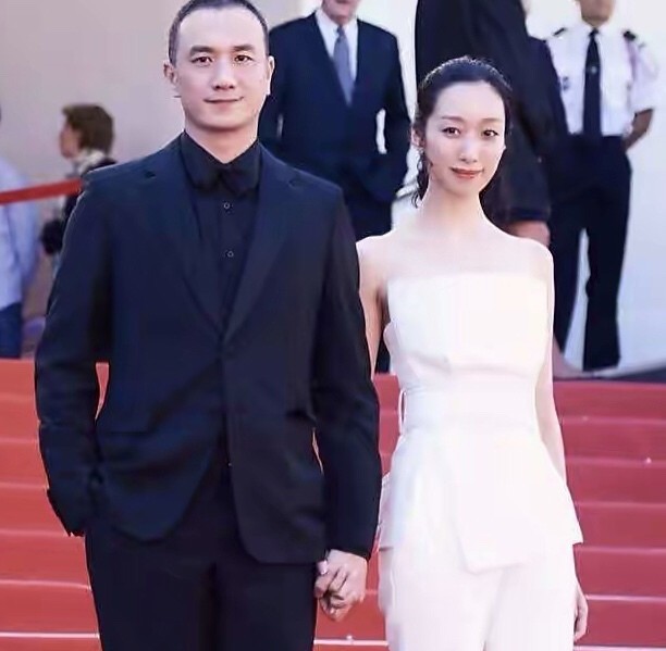 不一样的黄觉当年和徐静蕾不婚不育如今和妻子一起养育儿女