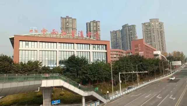 金溪中学自2021年10月被纳入重庆八中教育集团,改名两江八中(重庆市第