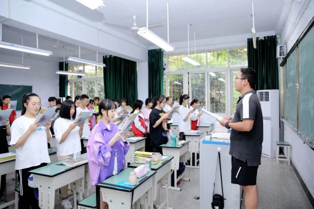 为梦想,再战一年|南充十中2022年复习班火热招生中!
