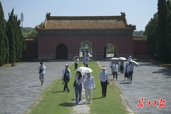 这里是我国唯一的一陵双冢皇陵沿着长江读懂中国湖北千里长江行组图