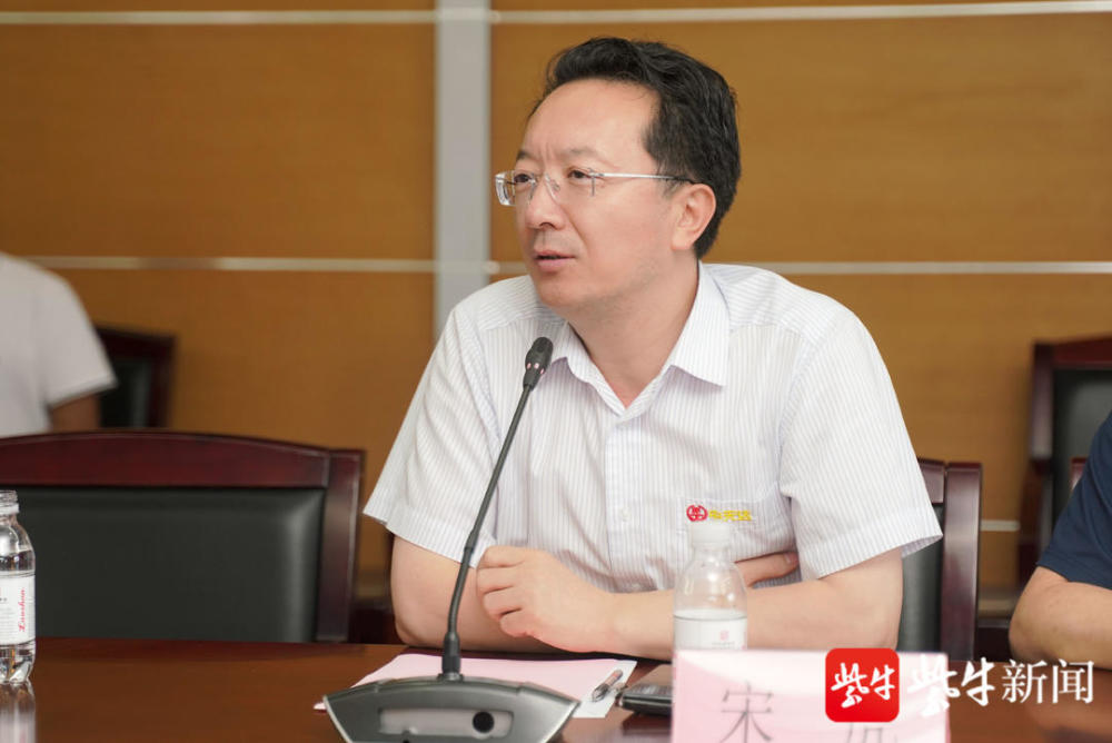 (大新镇商会副会长兼秘书长,张家港中天达工具有限公司董事长宋虎交流