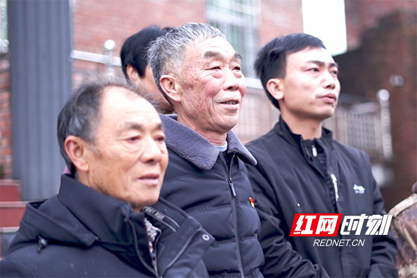 新时代老兵新传文建平四次临危救人50年党龄初心不褪色