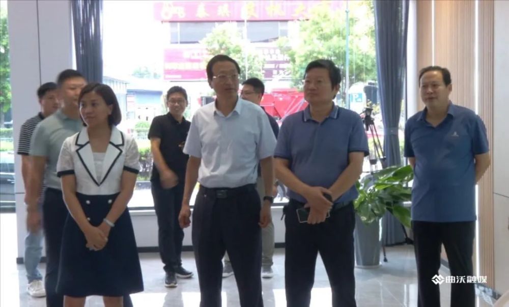 崔力在曲沃检查指导零工市场工作