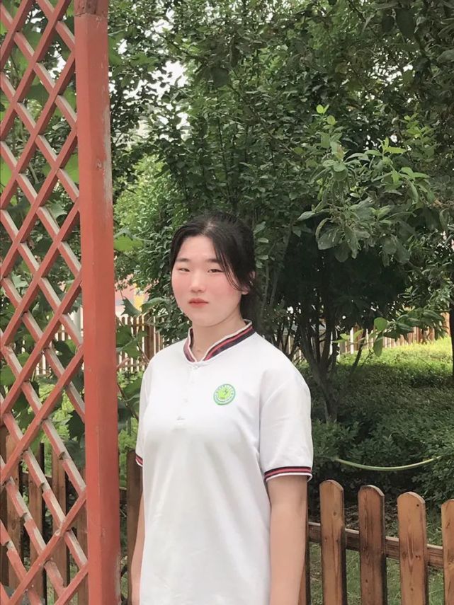 高中 914班 张飞瀚 913班 张司曼-915班 刘子夫 912班 董嘉顺