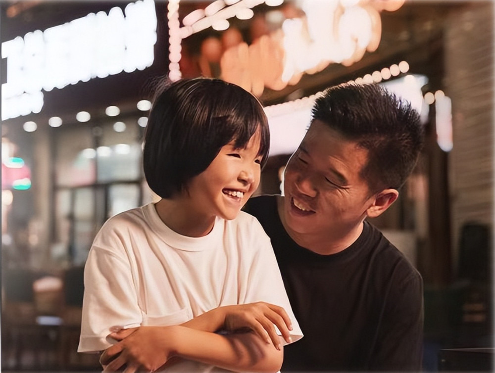 单亲爸爸月售3吨小龙虾养女儿爱孩子的男人财运大都很好
