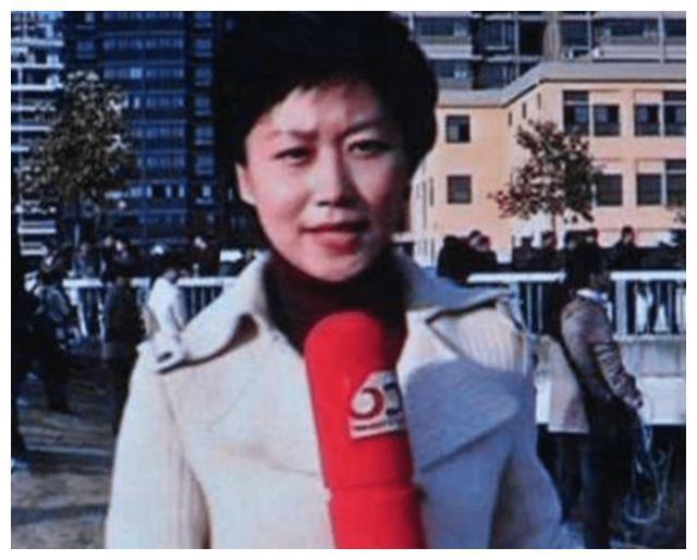 进入电视台后,魏笑不但工作完成得非常的出色,和同
