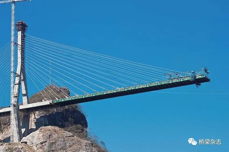 深山峡谷的极限跨越墨西哥巴鲁阿特大桥