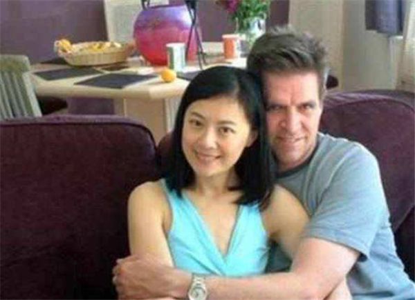 前央视才女姜丰为嫁英国高管改国籍辞职央视离婚后回国创业养家如今