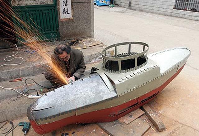 02年武汉农民痴迷造潜艇,耗尽家产买发动机,后获近千万元的投资