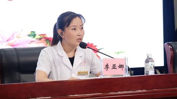 院长李亚娜致辞