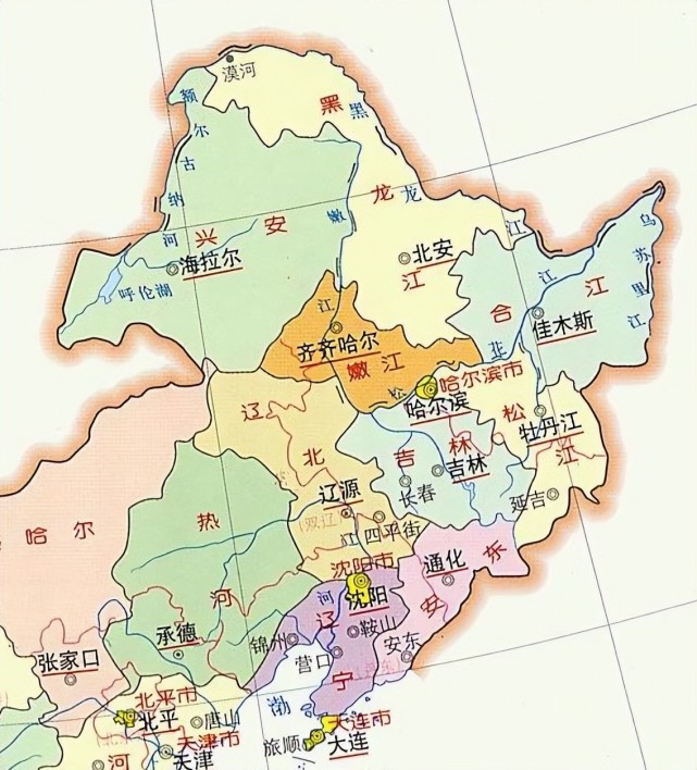 1907年,清朝在东北地区组建了奉天省,吉林省和黑龙江省.