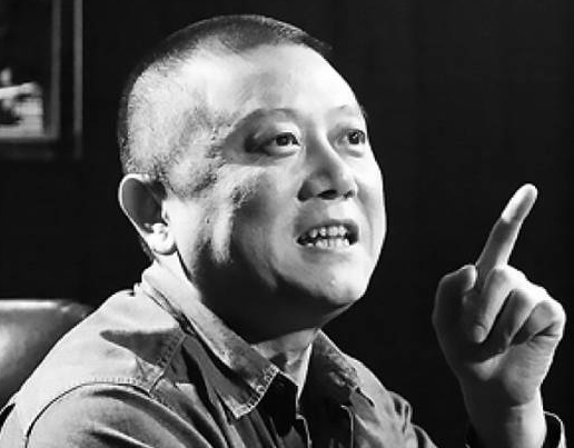 有了家室的王朔和徐静蕾成天出双入对,两人畸形的关系被很多人看在