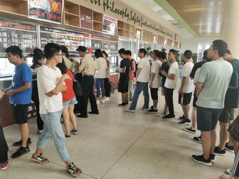 易档铺150人的员工食堂应该如何管理