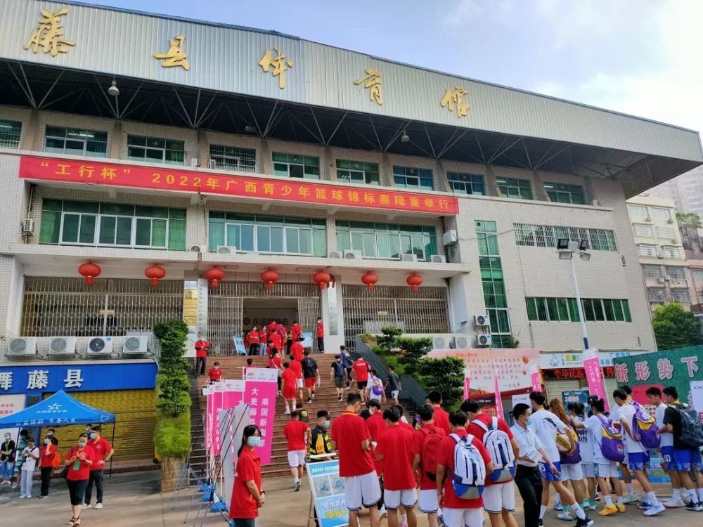 免费时段和低收费开放安排(体育节及重大节日均免费开放)岑溪市文体