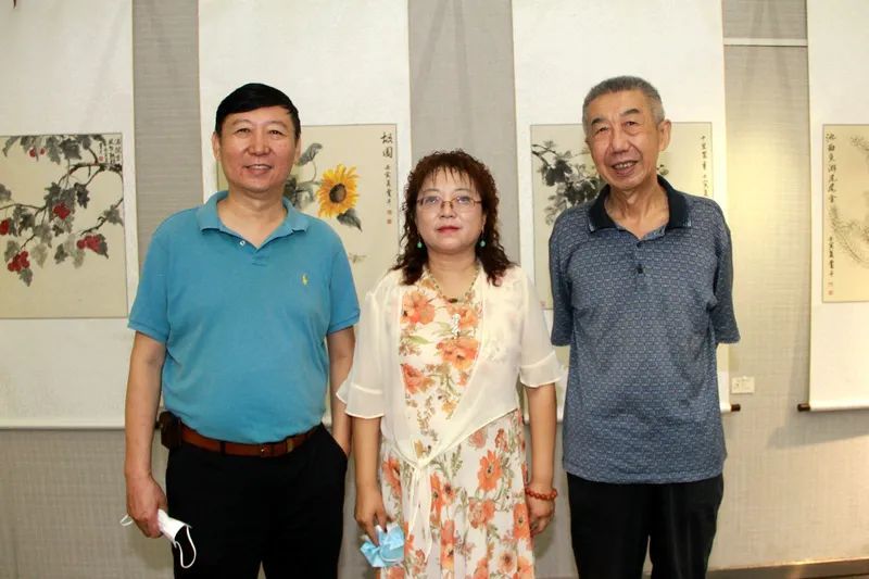 花馨蔬韵青年女画家张春蕾百幅水墨写意作品亮相天津图书馆艺术展厅