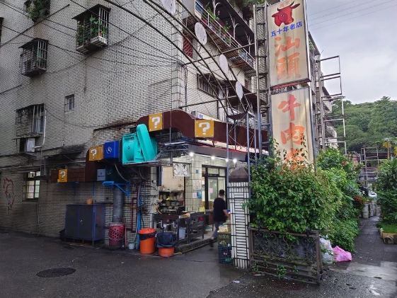 一些潮汕牛肉店 屏东县潮州镇著名的小吃店 加蛋的木瓜牛奶