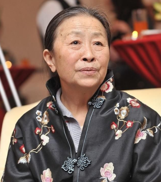 03晚年凄惨,饱受病痛折磨虽然这些年来张少华也接过