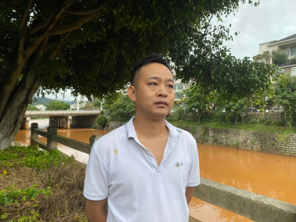 郑洪杰心里面很高兴,自己的举手之劳救回来一条命,我们晚上聊起来都