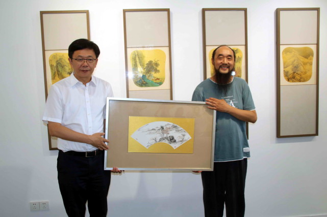 "自在清风"柳承宗扇画作品展在苏州工业园区城市艺术客厅开幕