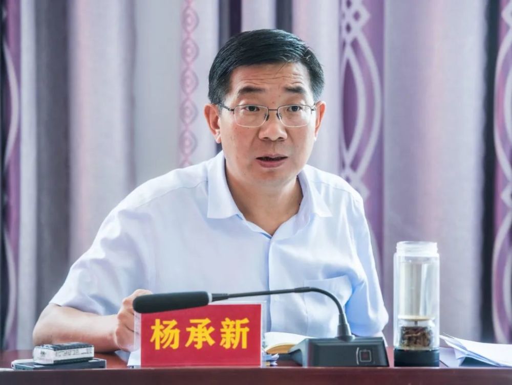 调研座谈中,杨承新要求,镇雄县要以煤矿安全为重点