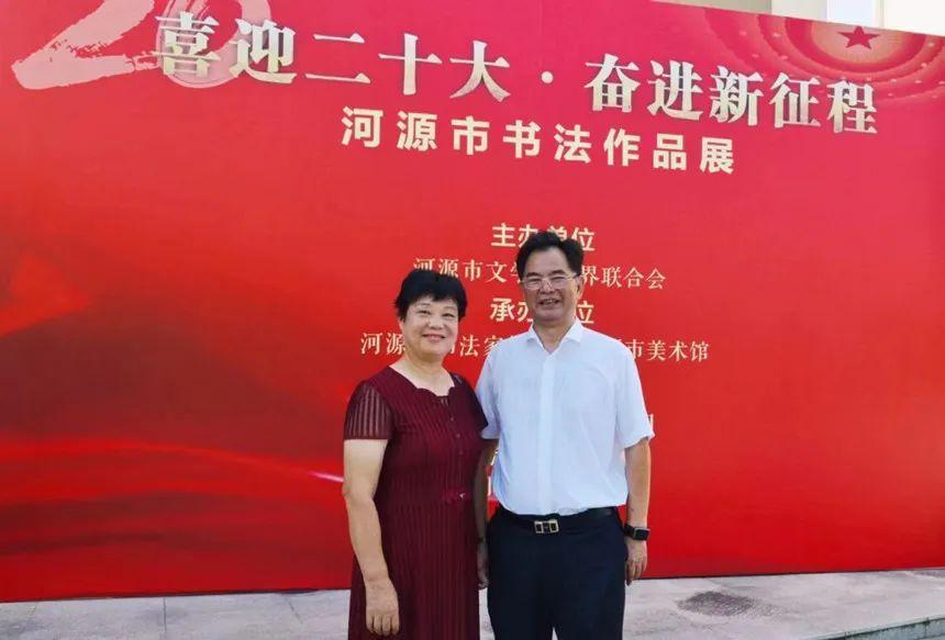 广东省文艺志愿者先进个人,河源日报社特聘书法家,河源市书法家协会