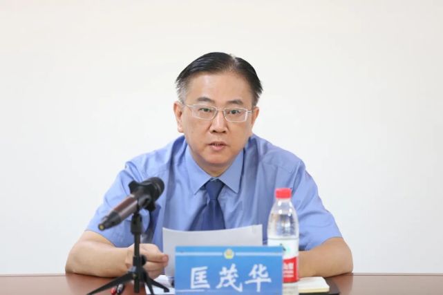 孝感市检察院党组书记,检察长匡茂华表示,将从讲政治,负责任的高度