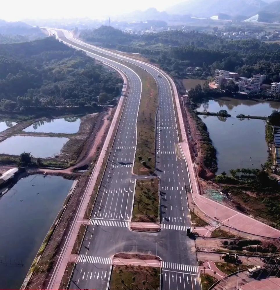 道路总体呈东西走向,起点接惠桥快线,终点至武深高速潼湖收费站.