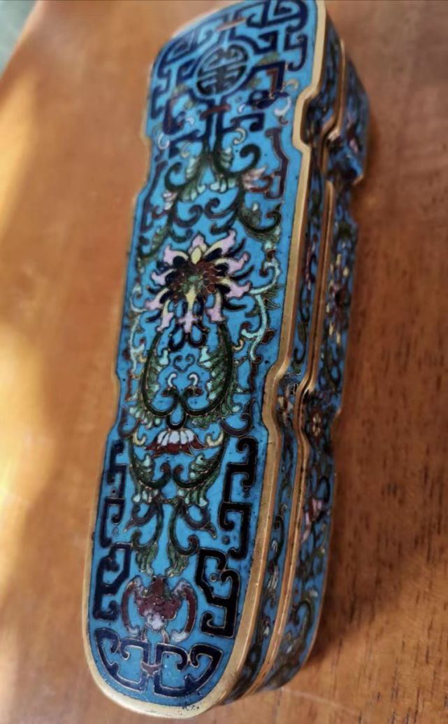 从乾隆年制双耳三足鼎,看古代“景泰蓝”工艺的绚丽辉煌-腾讯新闻 从乾隆年制双耳三足鼎,看古代“景泰蓝”工艺的绚丽辉煌-腾讯新闻