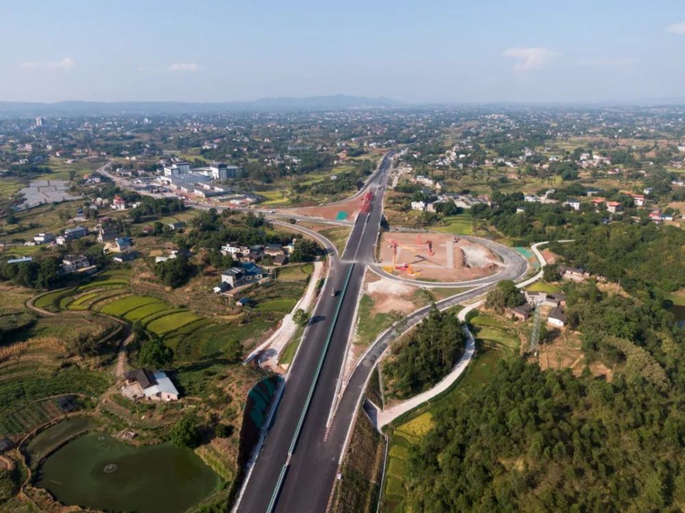 泸永高速公路玄滩互通 蜀道集团供图在建设过程中,针对路基施工时间短