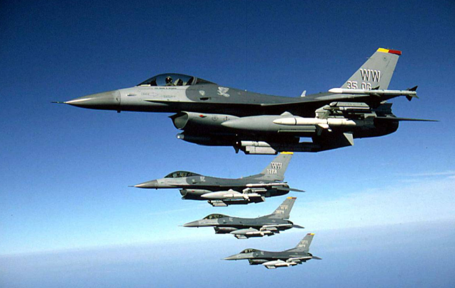 飞机700多架,其中f-16战机169架,f-15战机69架,fa-50战机60架,f-5教练