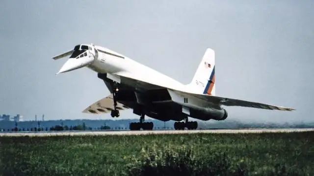 世界首架超音速喷气式客机:图-144时速2.15马赫,只生产16架