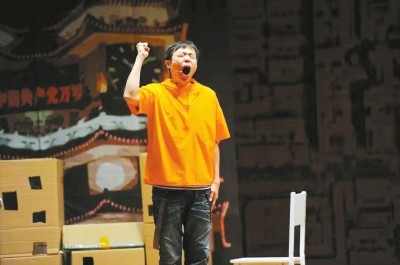 "大头爷"宋小春(顶端号:大头爷)正在用河南脱口秀影响着广大网友,他的