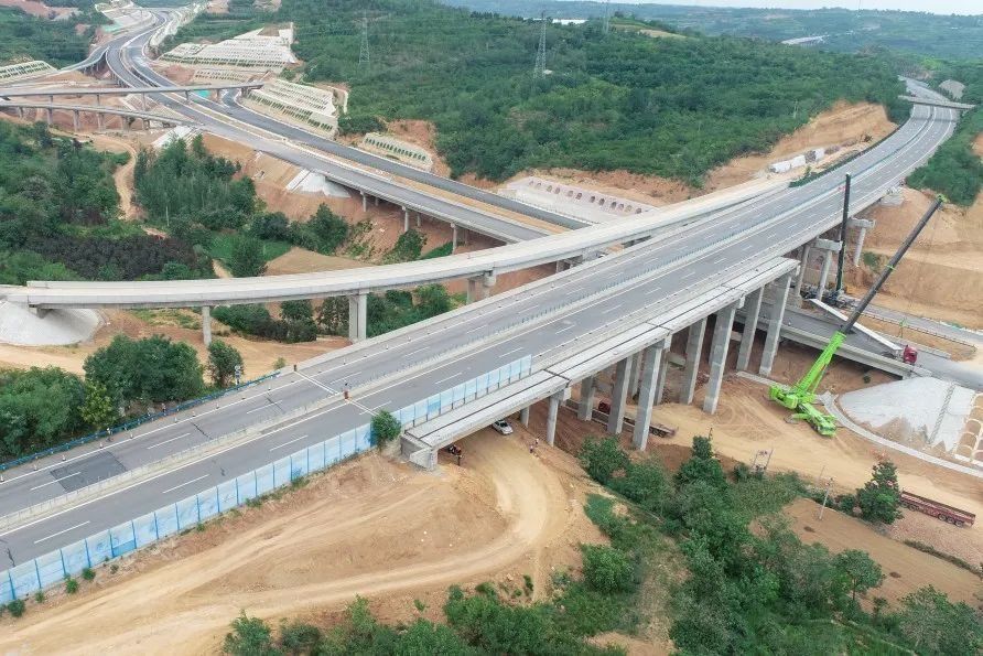 新伊高速公路3a工区全线贯通系河南高速公路双千工程重点项目