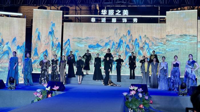 此次活动旨在推动中华非遗事业与华夏服饰文化相承接,增强文化自信