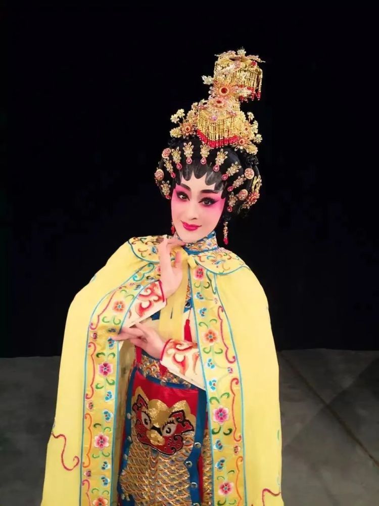 莫燕云粤剧舞台上光彩夺目的正印花旦